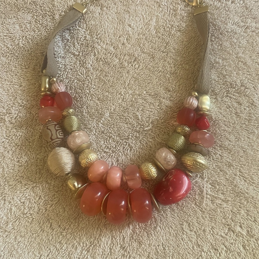 Chicos Beaded chunky Necklace.  Different shades of coral.